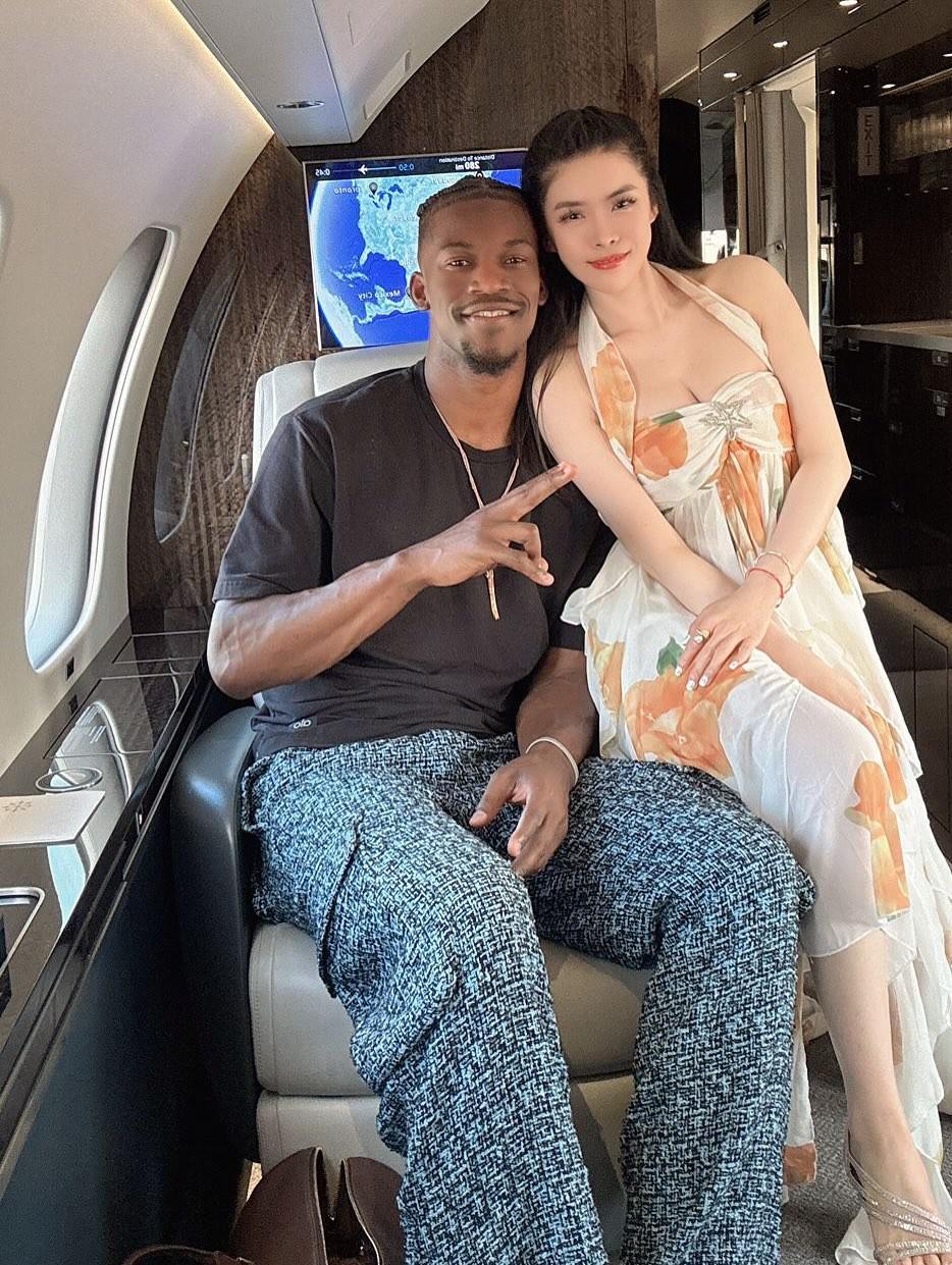 开云下载-中国女牌手Britney晒与巴特勒合照，定位显示已到拉斯维加斯