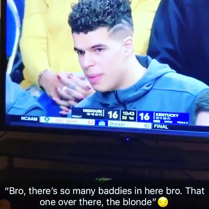 波特大学校园风采：金发女生展现青春魅力