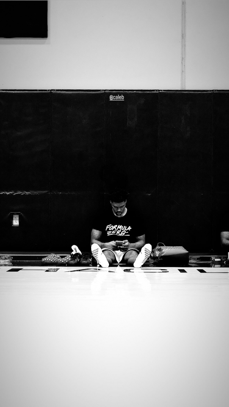 小伙子路走宽了😁开拓者双向球员凯莱布-乐福加入利拉德训练营